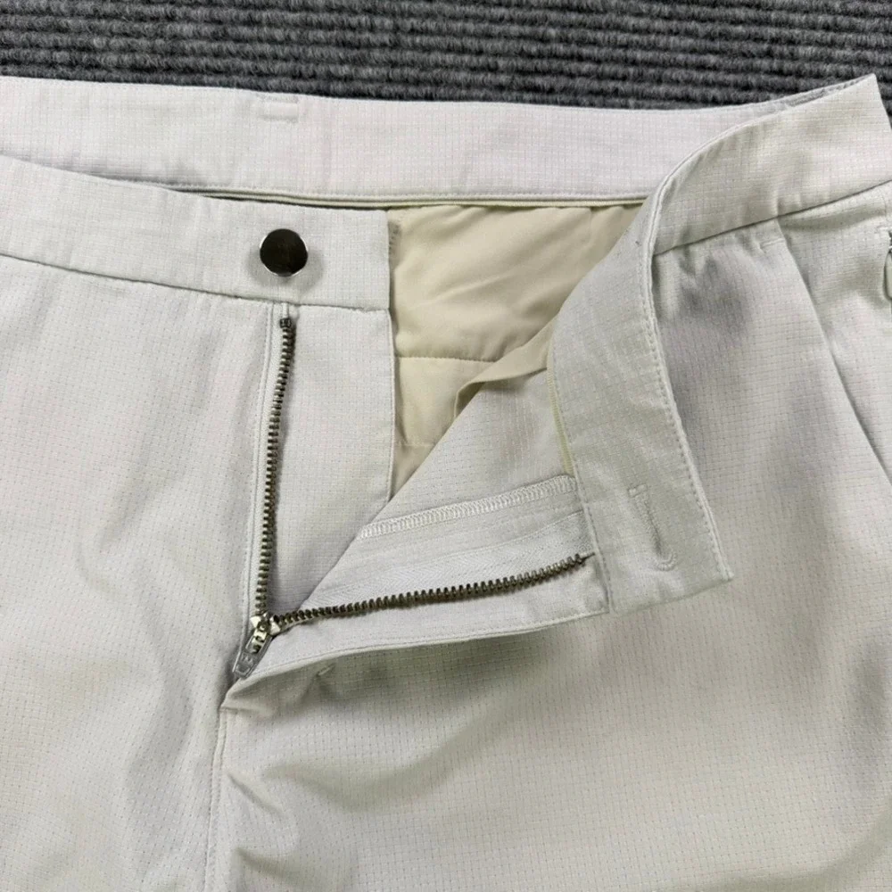 Lululemon Commission Golf Shorts Mens 34 Light Grey Ventlight Mesh Casual Chino
